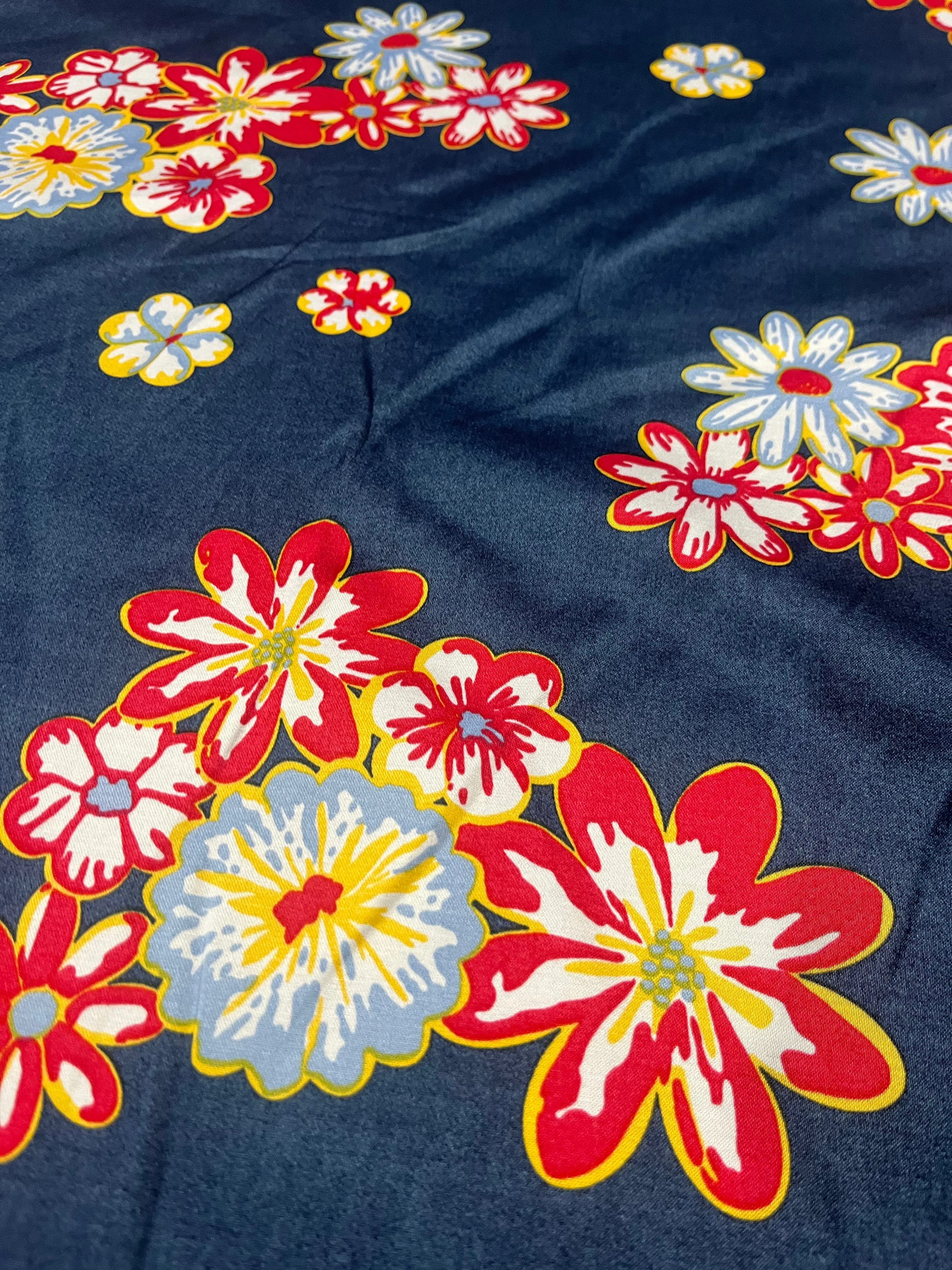 B01 heavy satin cotton/viscose red blue flowers