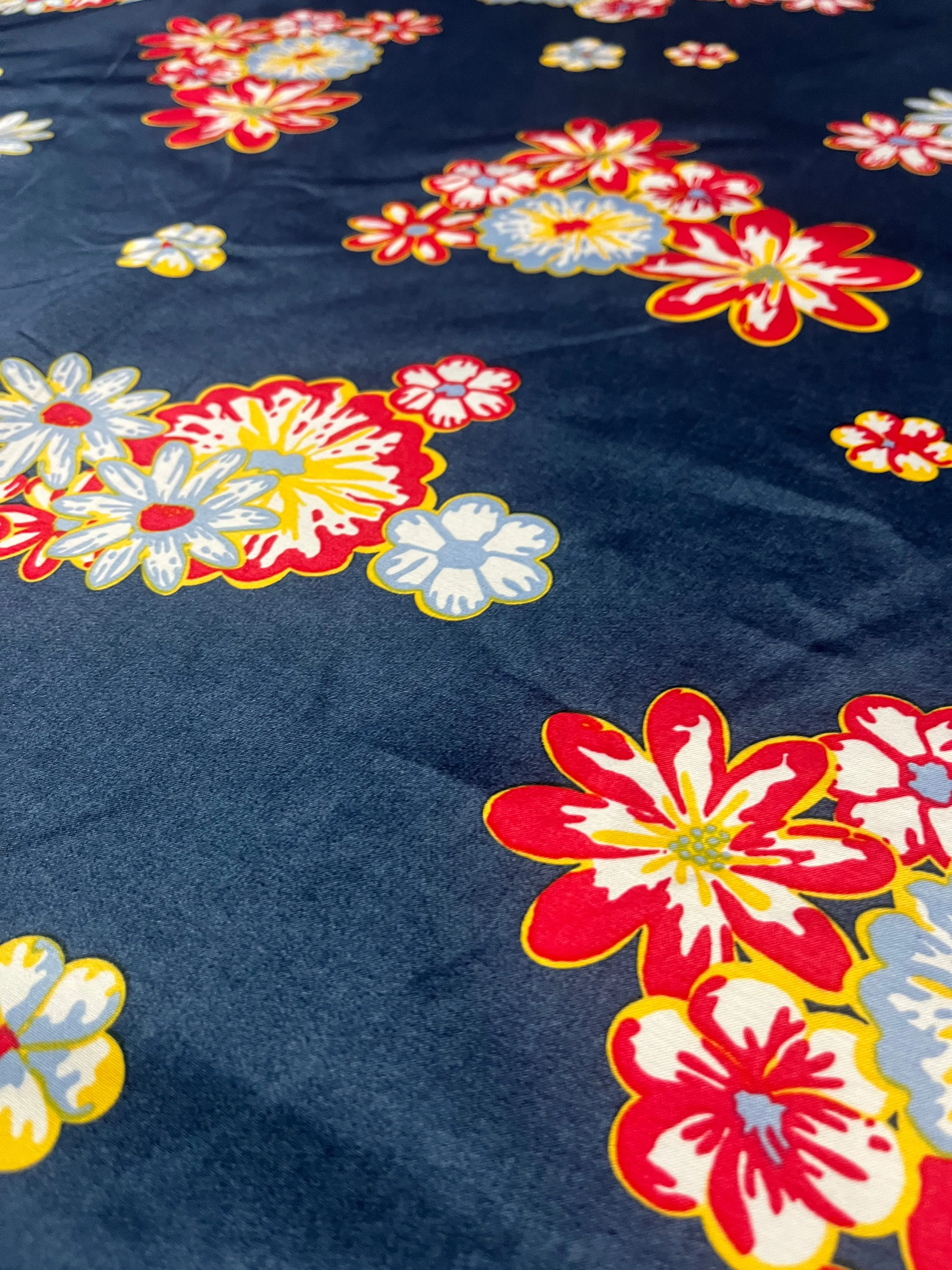 B01 heavy satin cotton/viscose red blue flowers