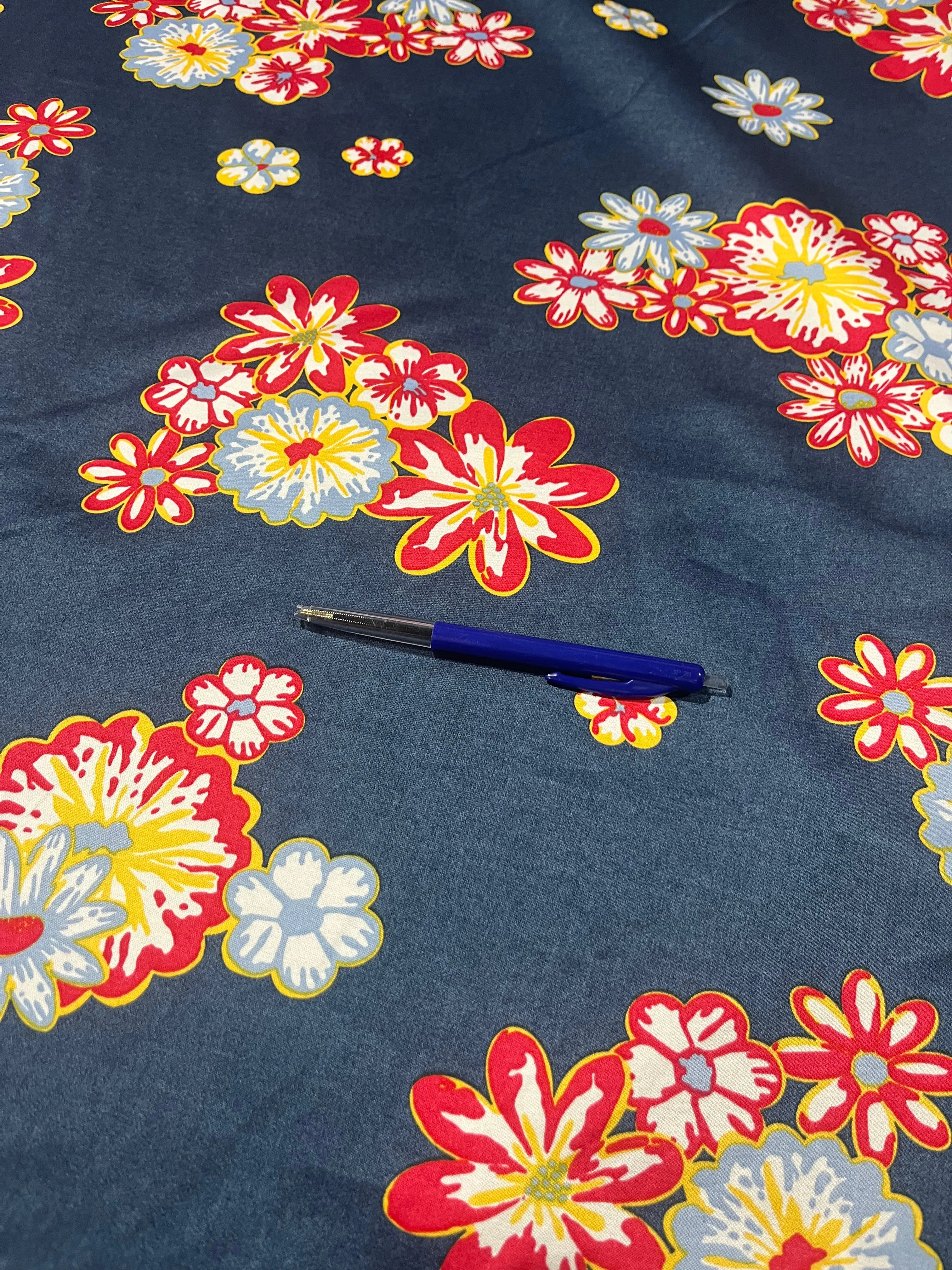 B01 heavy satin cotton/viscose red blue flowers