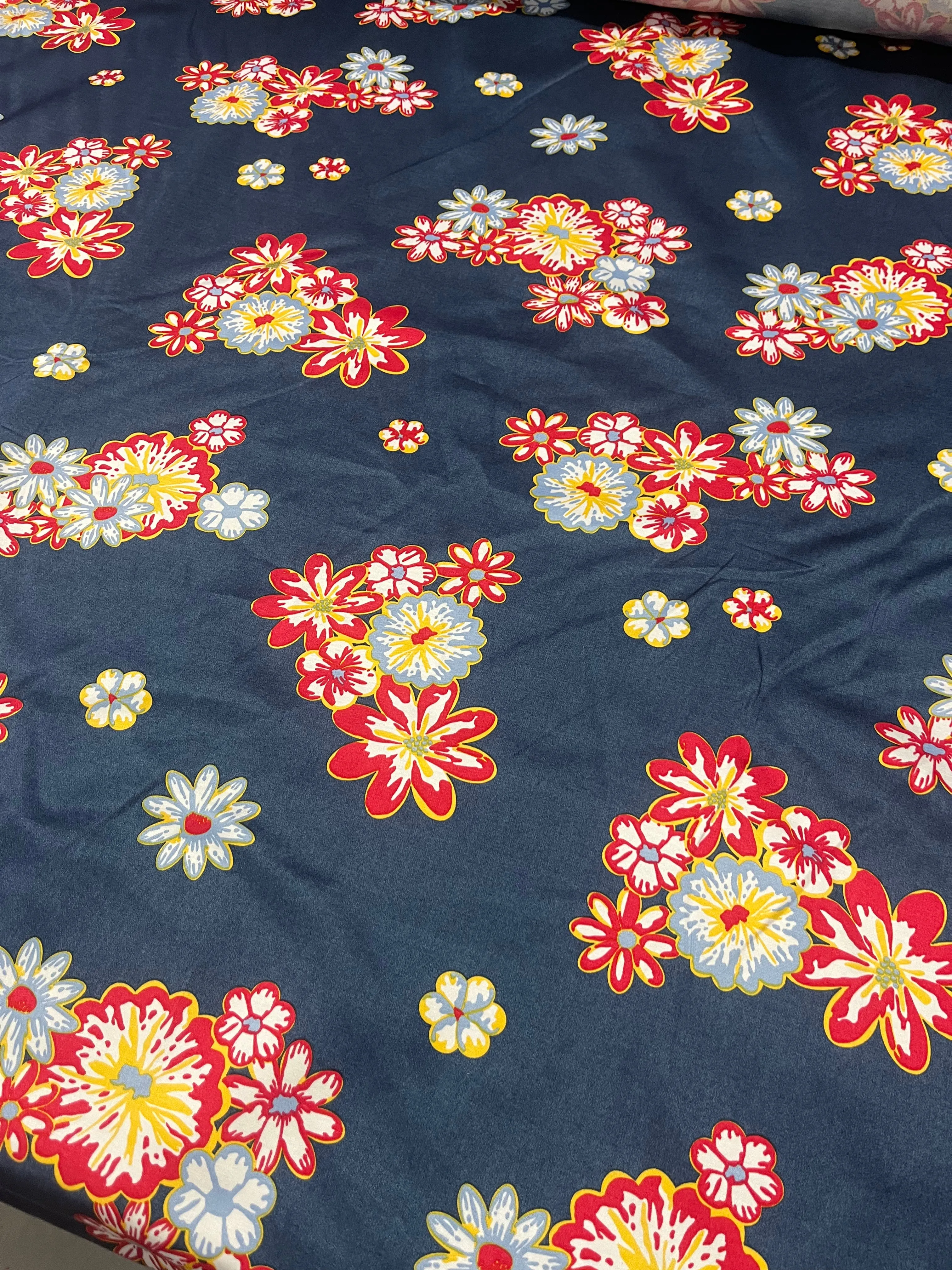 B01 heavy satin cotton/viscose red blue flowers