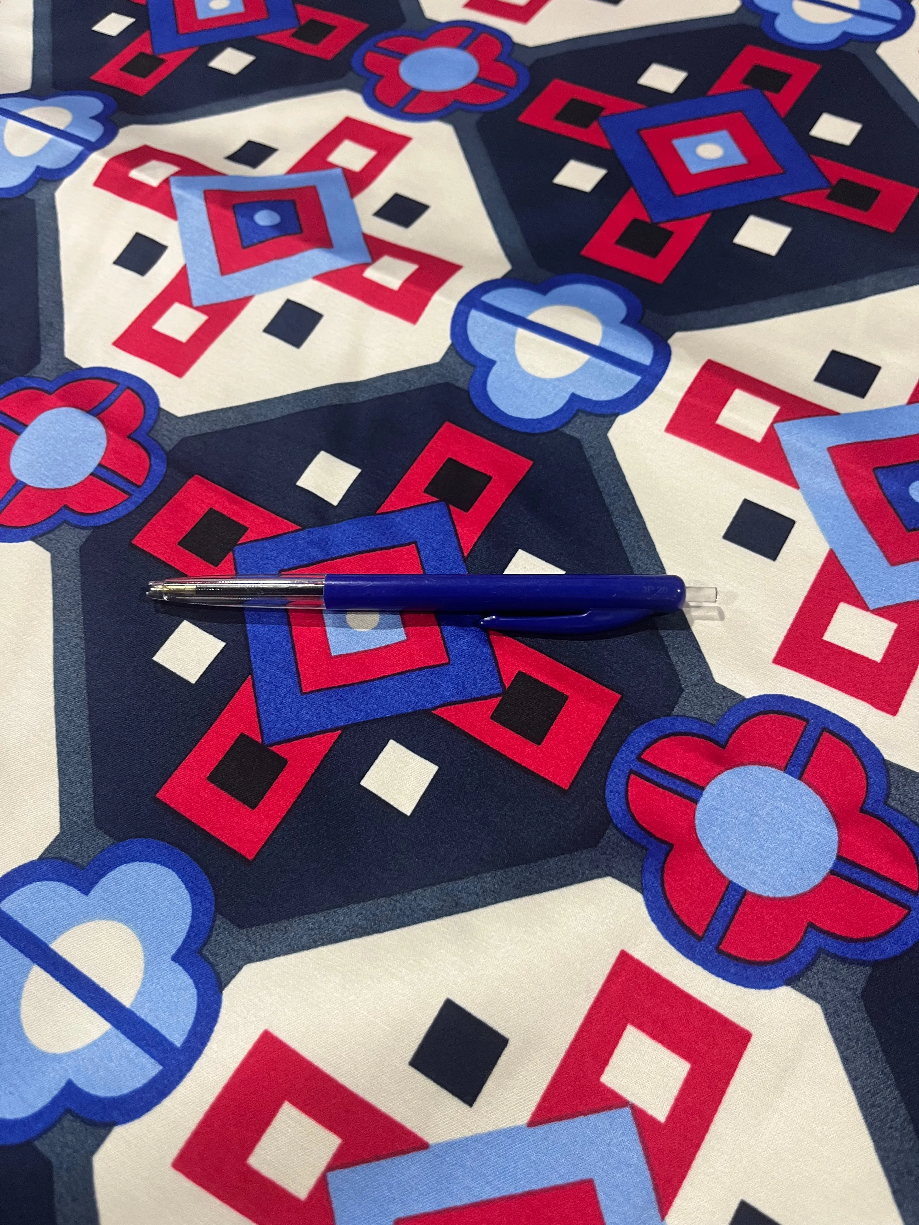 C02 heavy satin cotton/viscose retro print