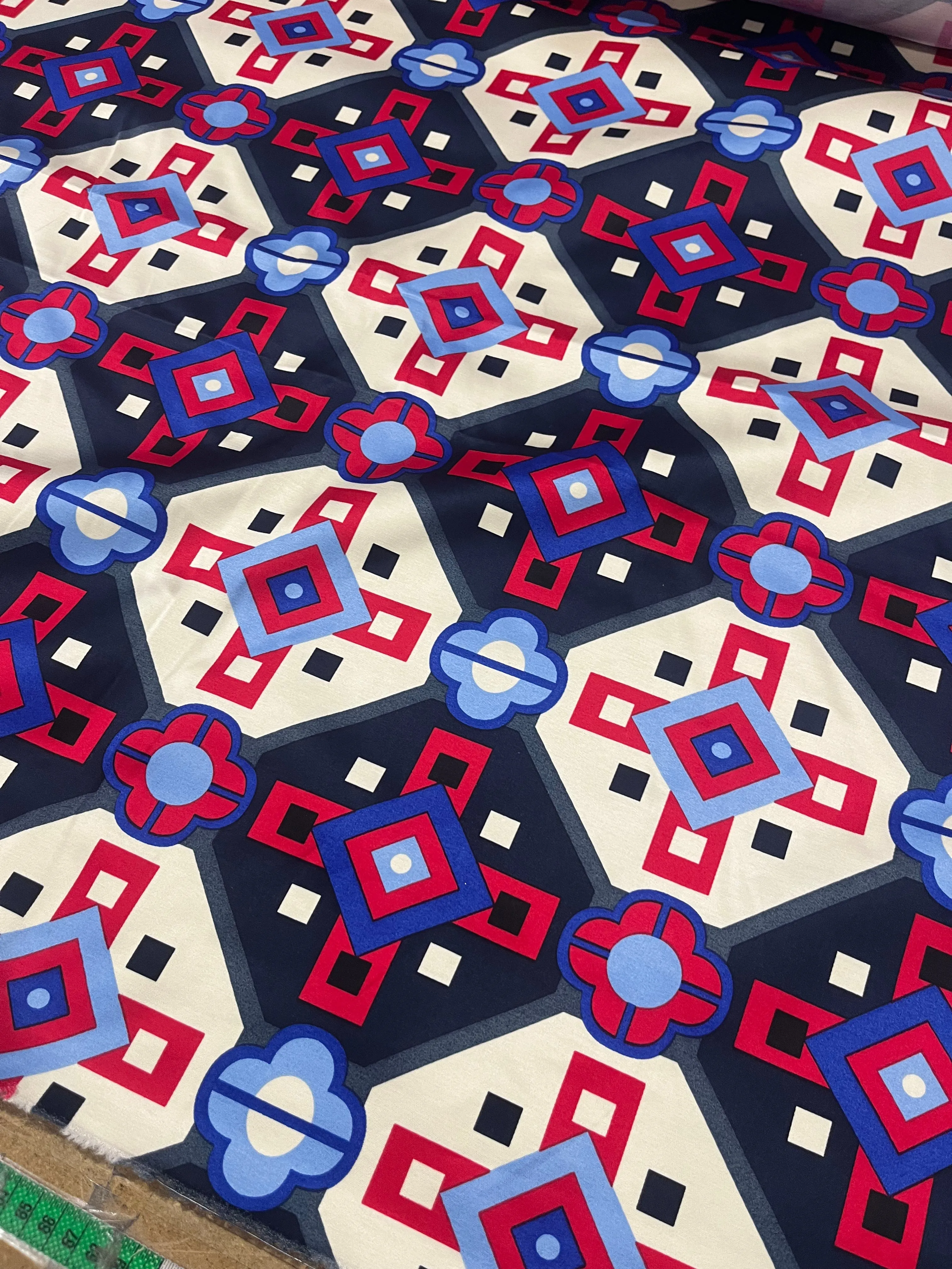 C02 heavy satin cotton/viscose retro print