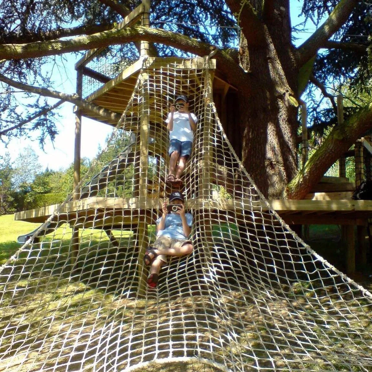 Climbing Net for Kids and Adults,16mm Thick Jute Hemp Rope Nets,Playground Play Climbing Net,Outdoor Treehouse Rope Ladder Hammock,Heavy Duty Large Military Climbing Net for Outdoor(Size:2mx4m)