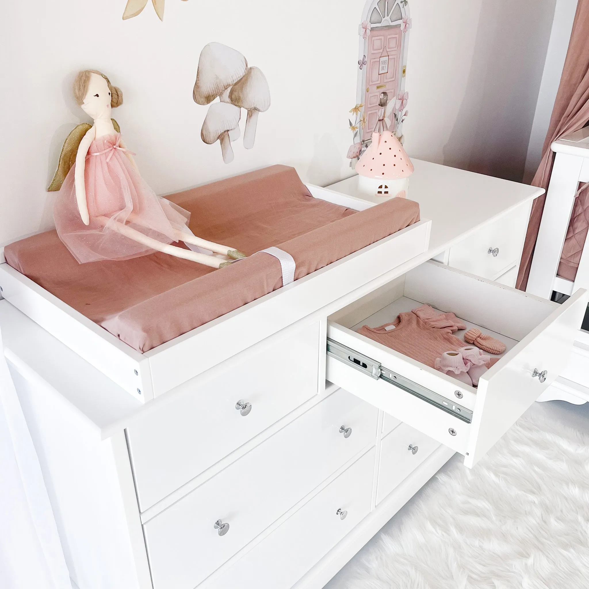 Contemporary Cot with 7 Drawer Chest and Bedside Bassinet