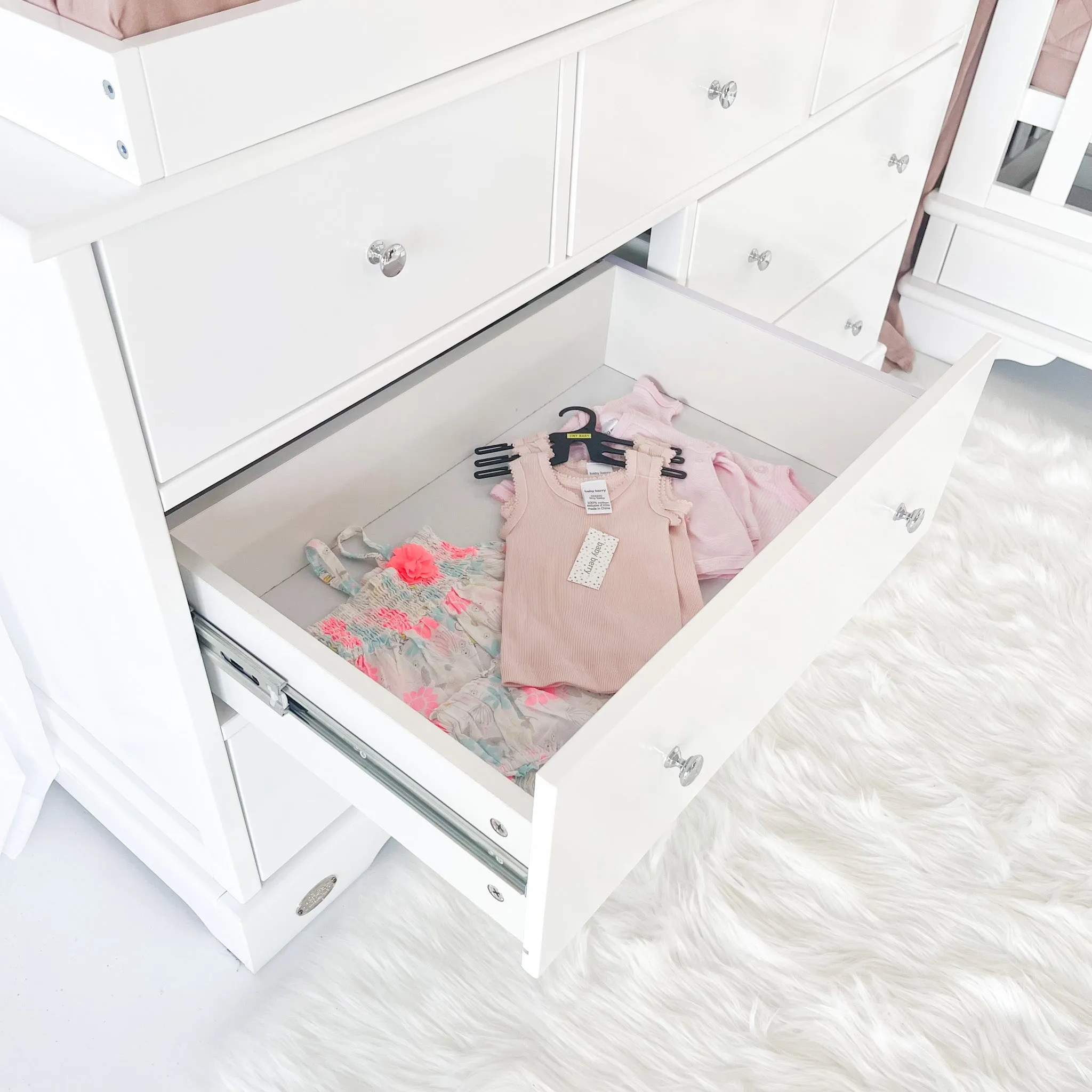 Contemporary Cot with 7 Drawer Chest and Bedside Bassinet