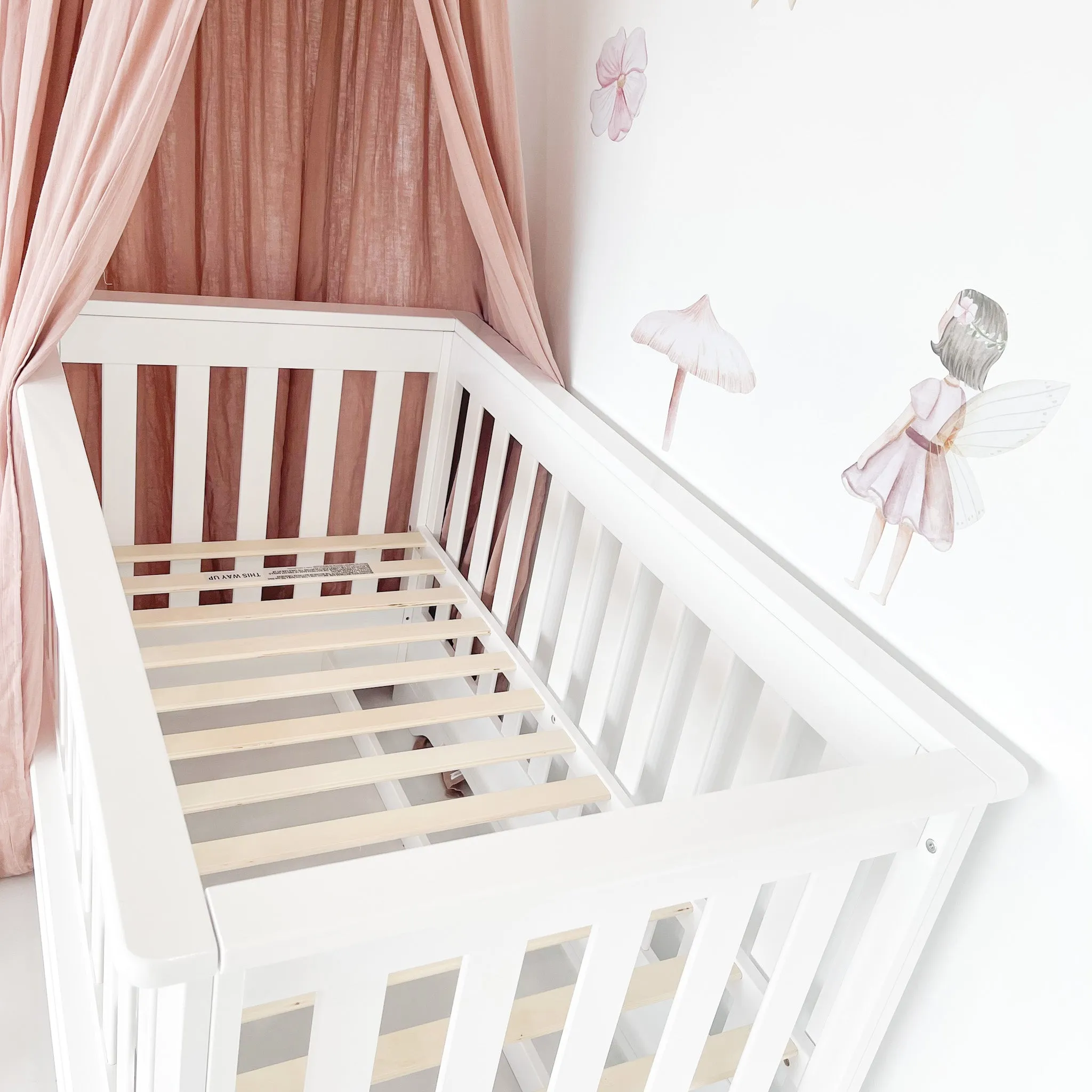 Contemporary Cot with 7 Drawer Chest and Bedside Bassinet