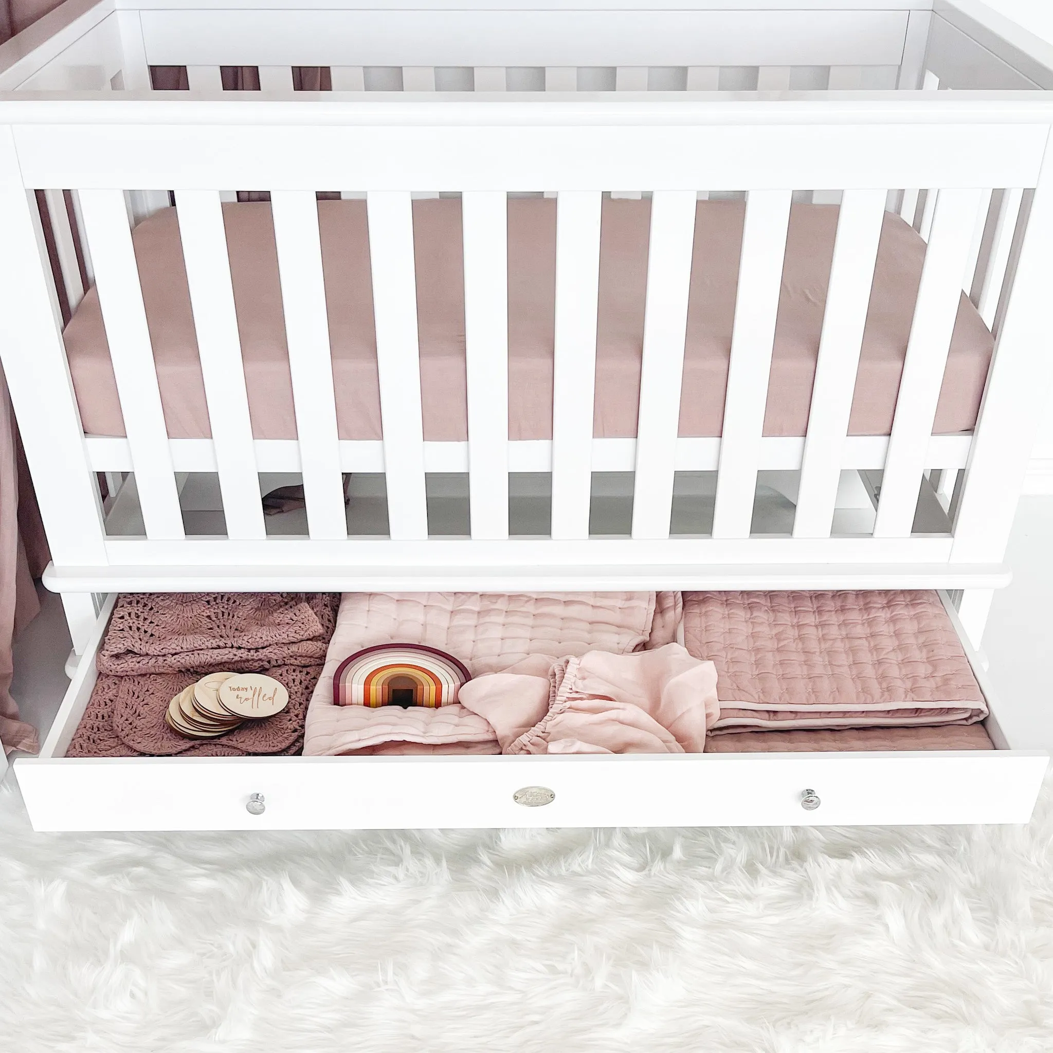 Contemporary Cot with 7 Drawer Chest and Bedside Bassinet