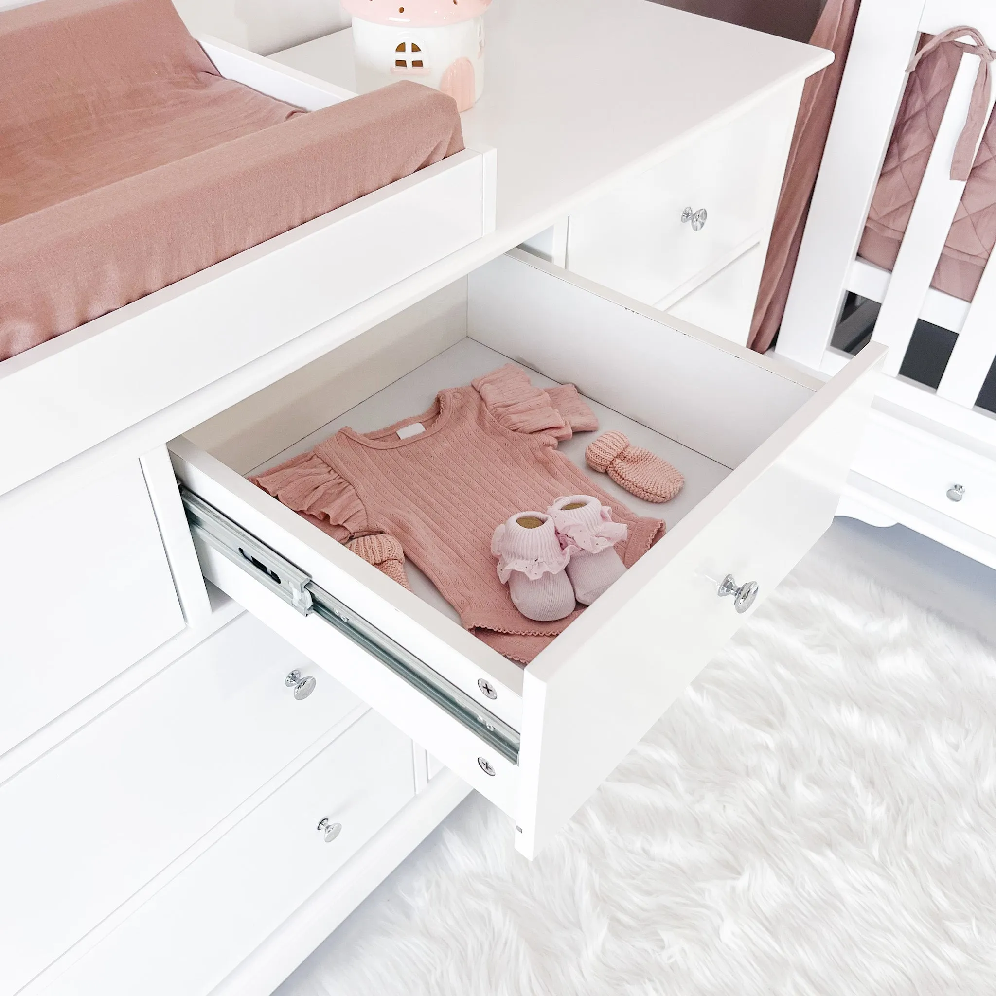 Contemporary Cot with 7 Drawer Chest and Bedside Bassinet