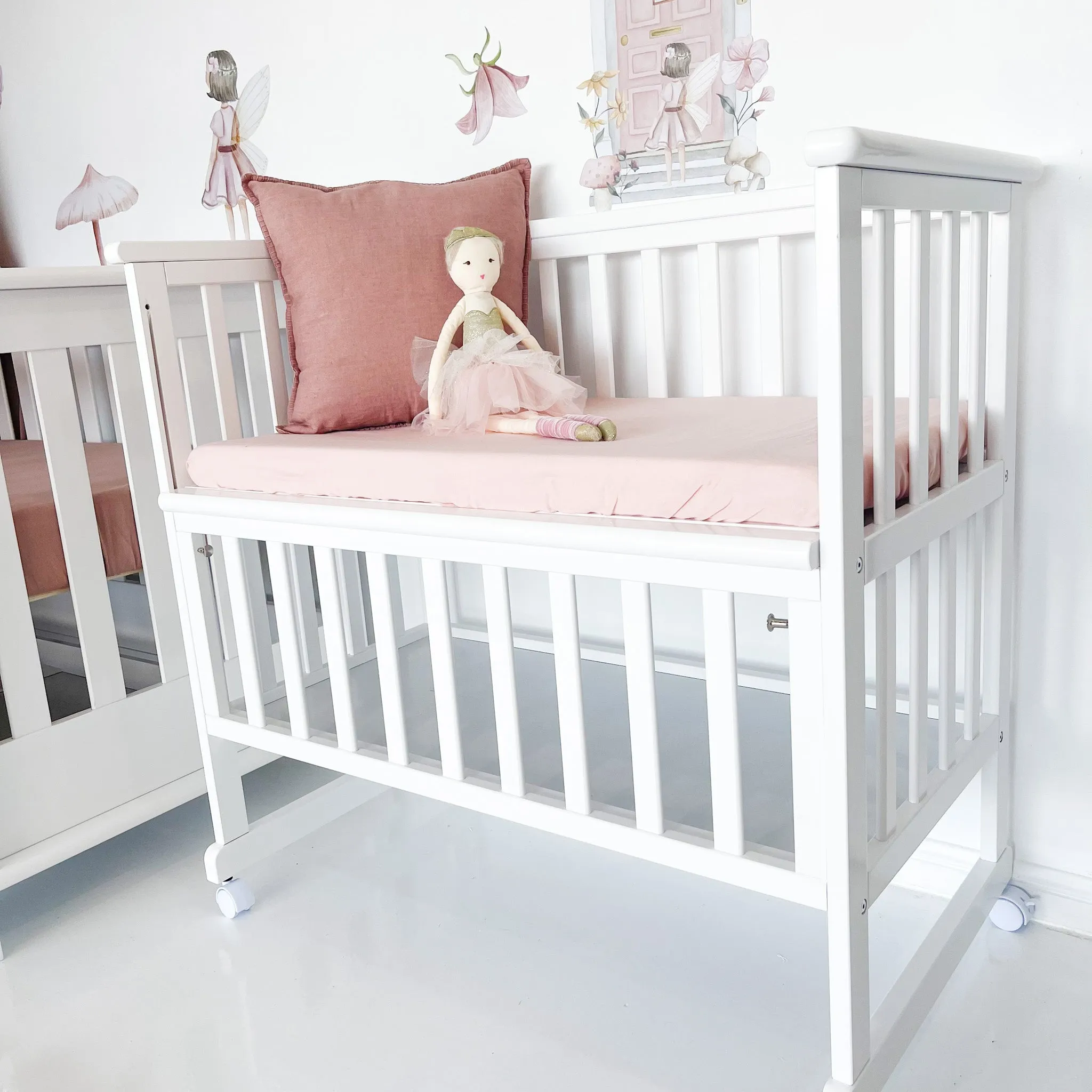 Contemporary Cot with 7 Drawer Chest and Bedside Bassinet