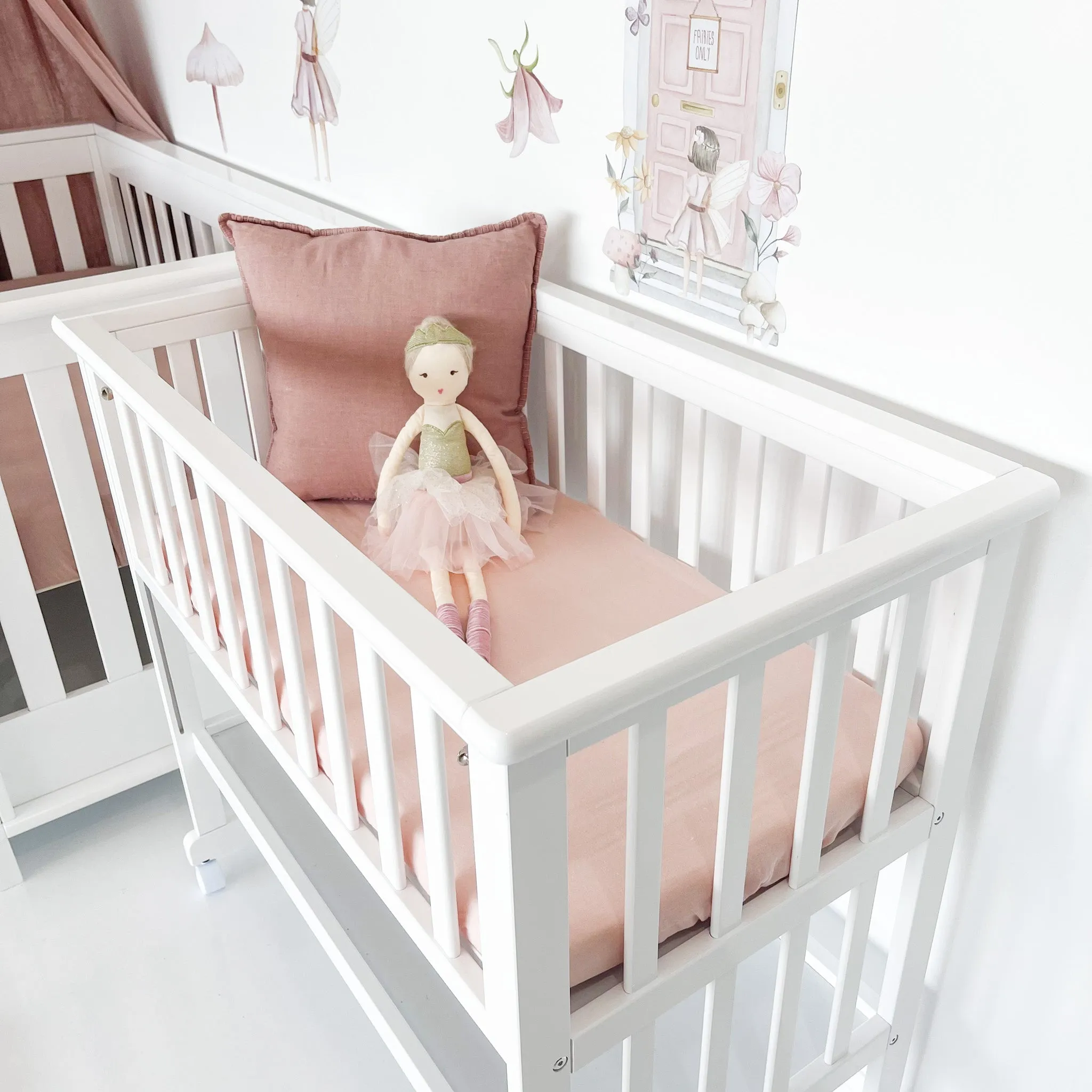 Contemporary Cot with 7 Drawer Chest and Bedside Bassinet