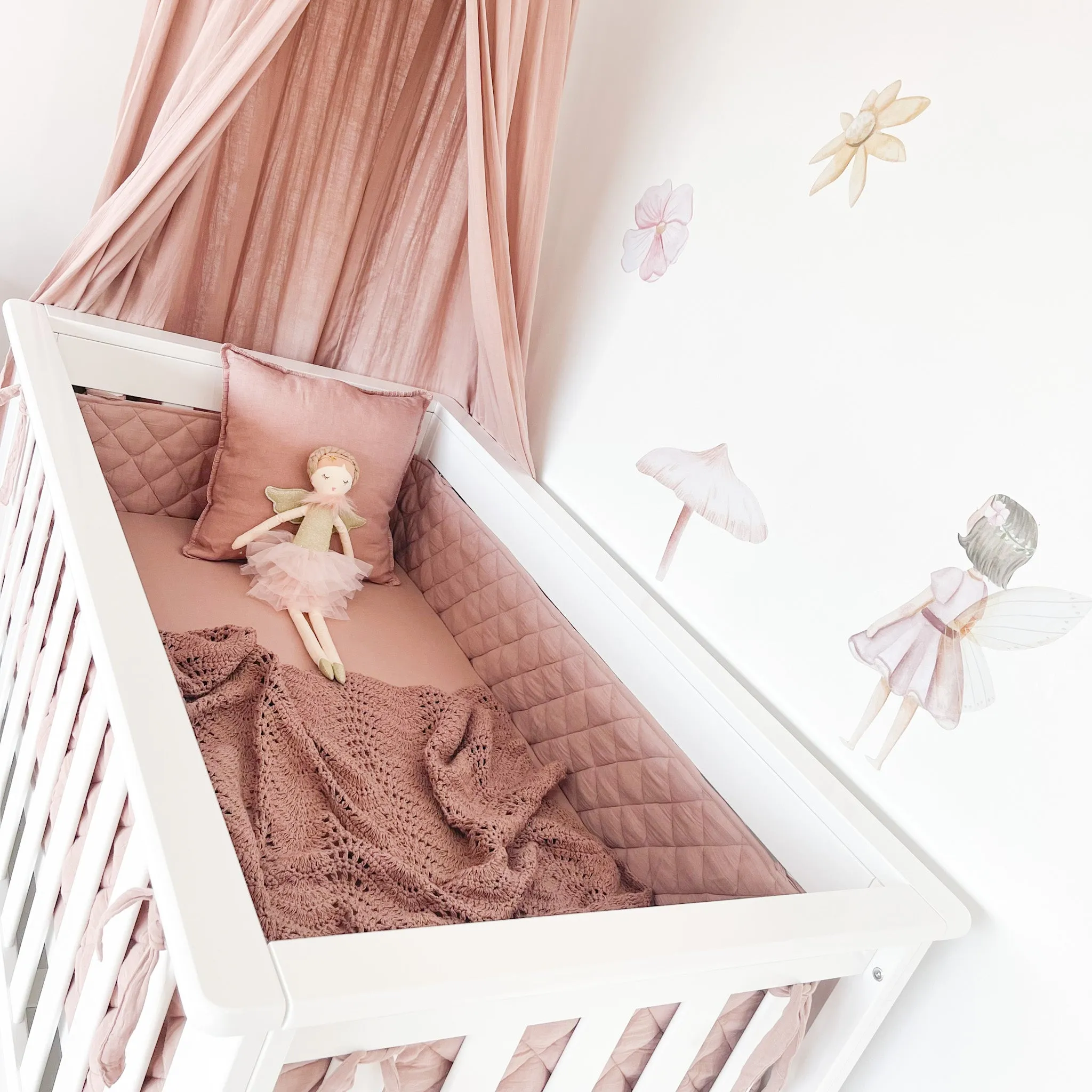 Contemporary Cot with 7 Drawer Chest and Bedside Bassinet