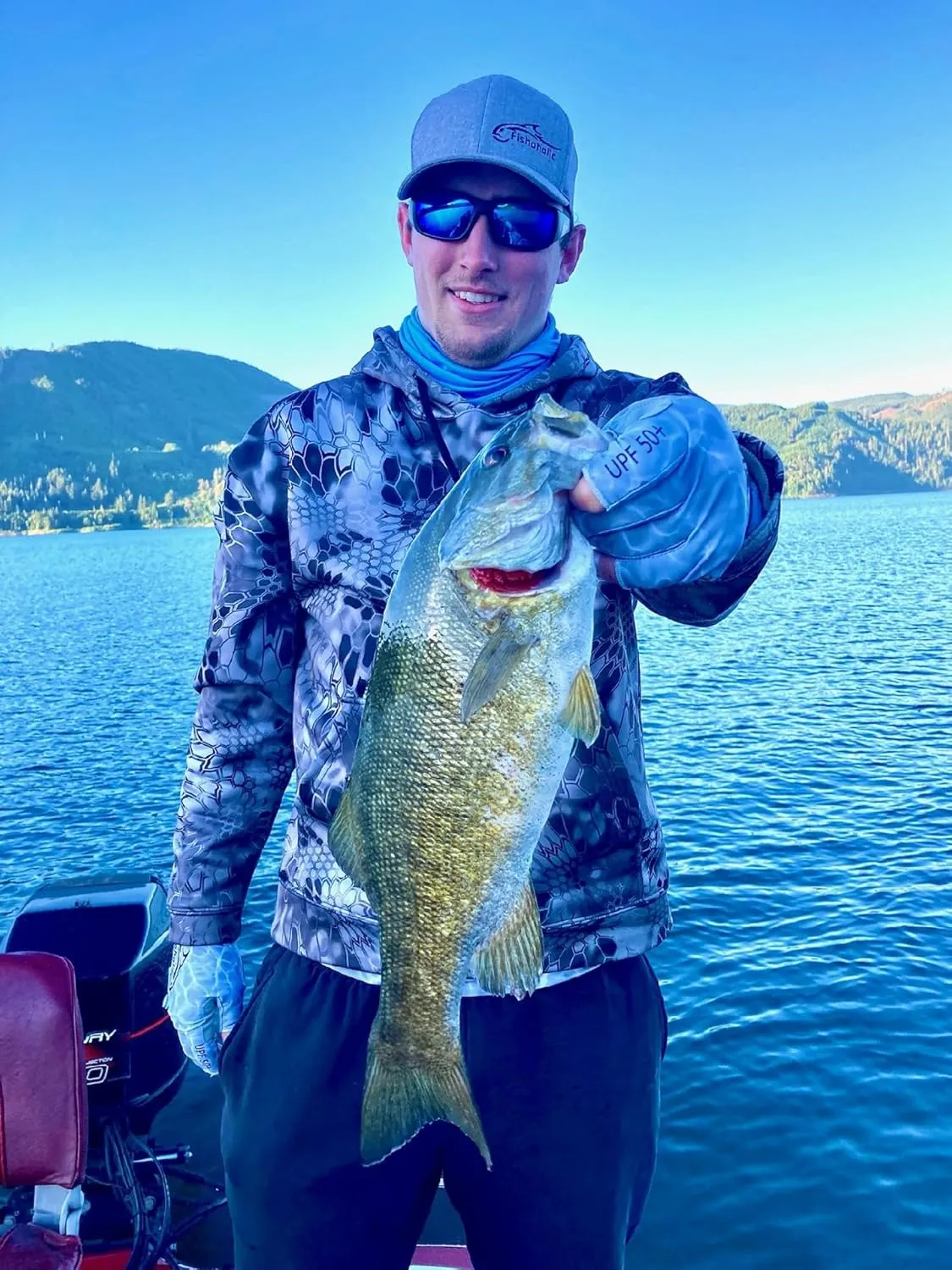 Fishoholic UPF50  Fingerless Fishing Gloves - Sticky Grip Sun Protection Glove - Kayaking Paddling or Rowing