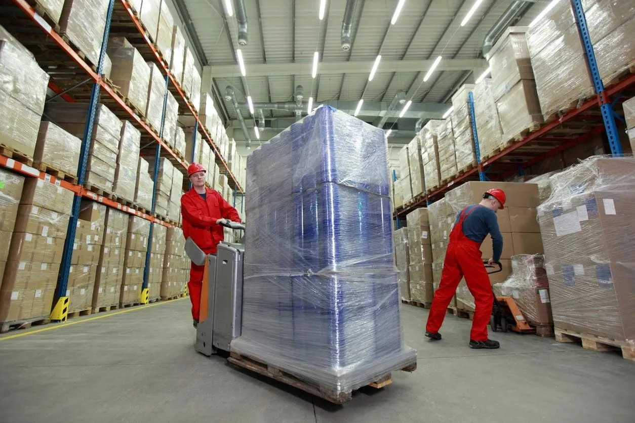 International Plastics Co. 18" Stretch Film/Wrap 1500 feet 7 Layers 80 Gauge Industrial Strength up to 800% Stretch 20 Microns Clear Durable Adhering Packing Moving Heavy Duty Shrink Film Box of 4