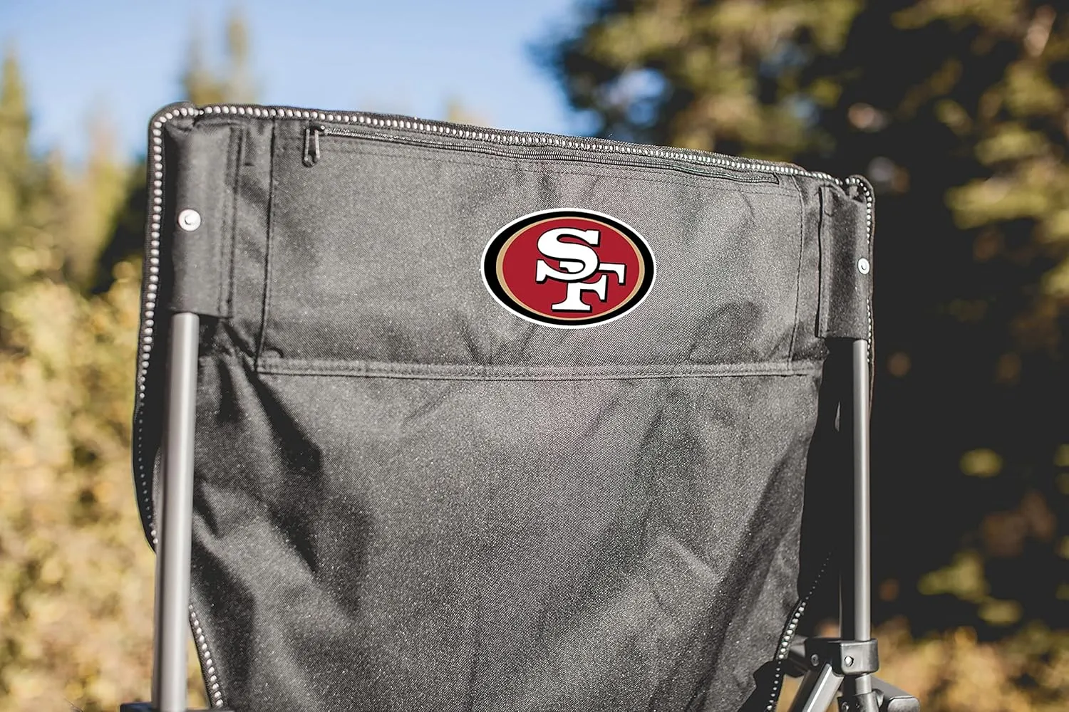 PICNIC TIME NFL Unisex-Adult NFL Outlander Folding Camping Chair with Cooler, Heavy Duty Beach Chair
