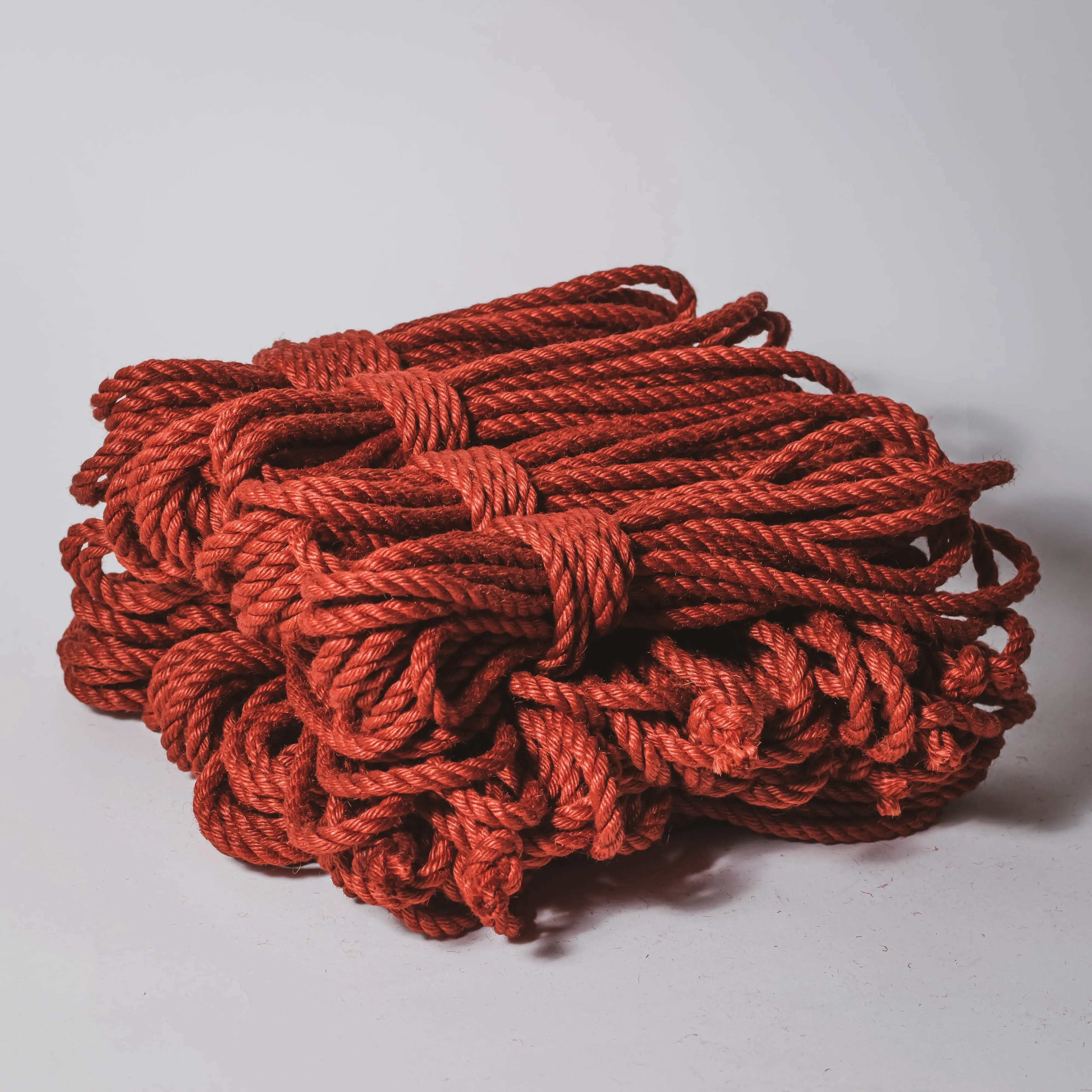 Red jute rope (treated, 6mm)