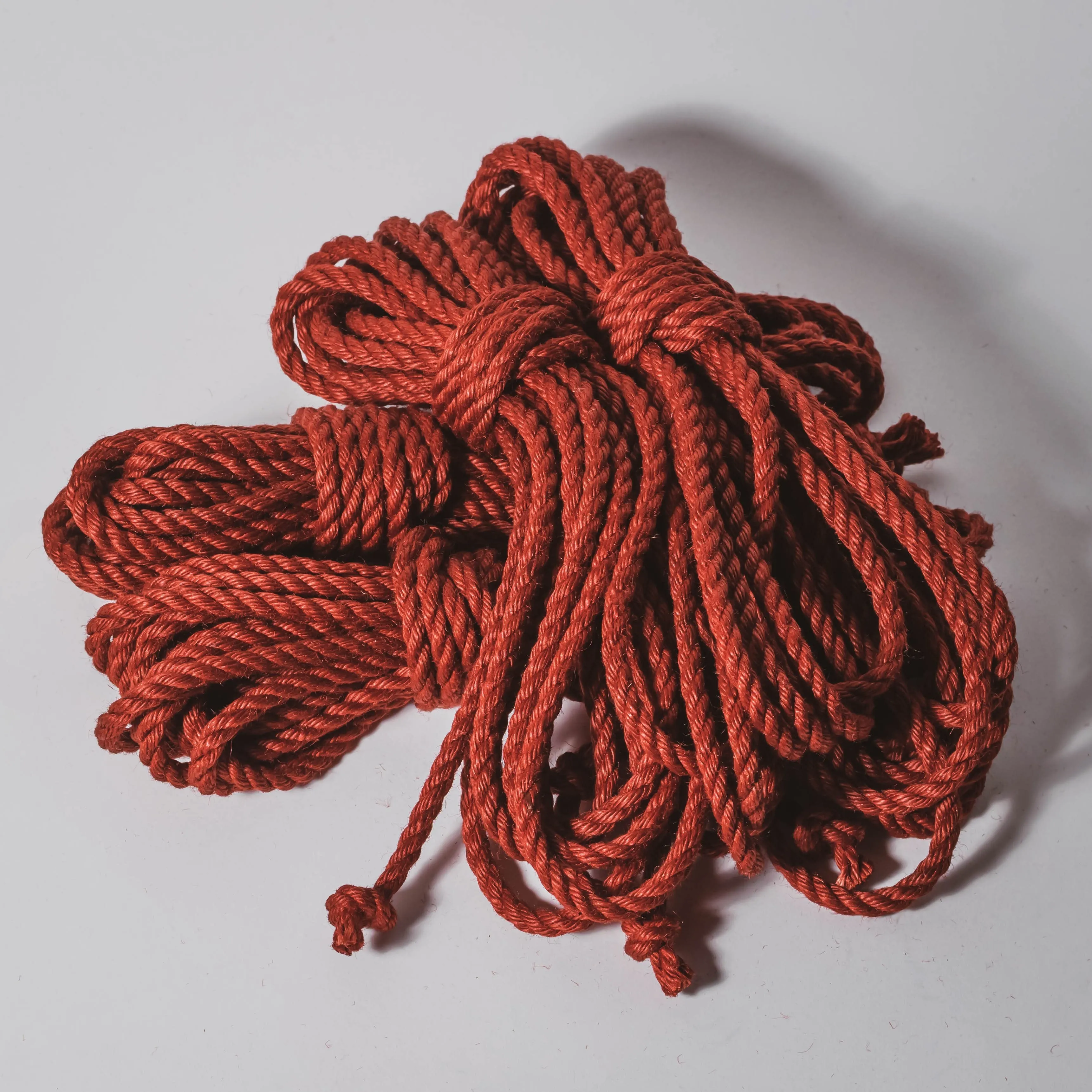 Red jute rope (treated, 6mm)