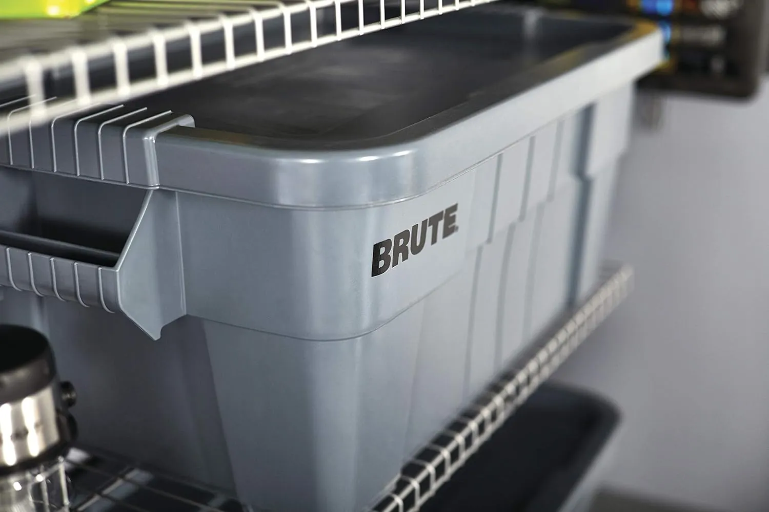 Rubbermaid Commercial Products BRUTE Tote Storage Container with Lid-included, 14-Gallon, White, Reusable Boxes for Moving/Storing in Garage/Basement/Attic/Jobsite/Truck/Camping