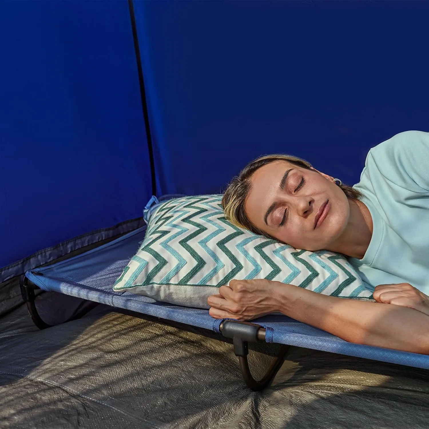 TIMBER RIDGE Lightweight Aluminum Camping Cot, 20-Second Quick Set-Up Folding Cot with Zipper Closure, Portable Carry Bag Included for Camping, Travel and Outdoors, Support up to 225lbs, Blue