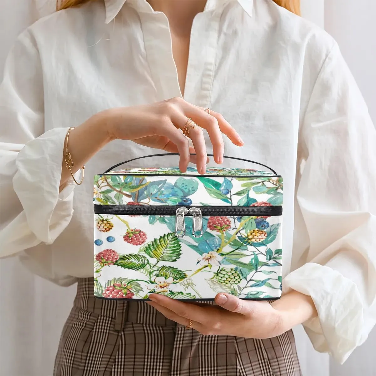 Travel Makeup Bag, Floral Berry Cosmetic Bag for Women Girls, Portable Large Toiletry Bag Case Organizer for Toiletries Accessories Brushes
