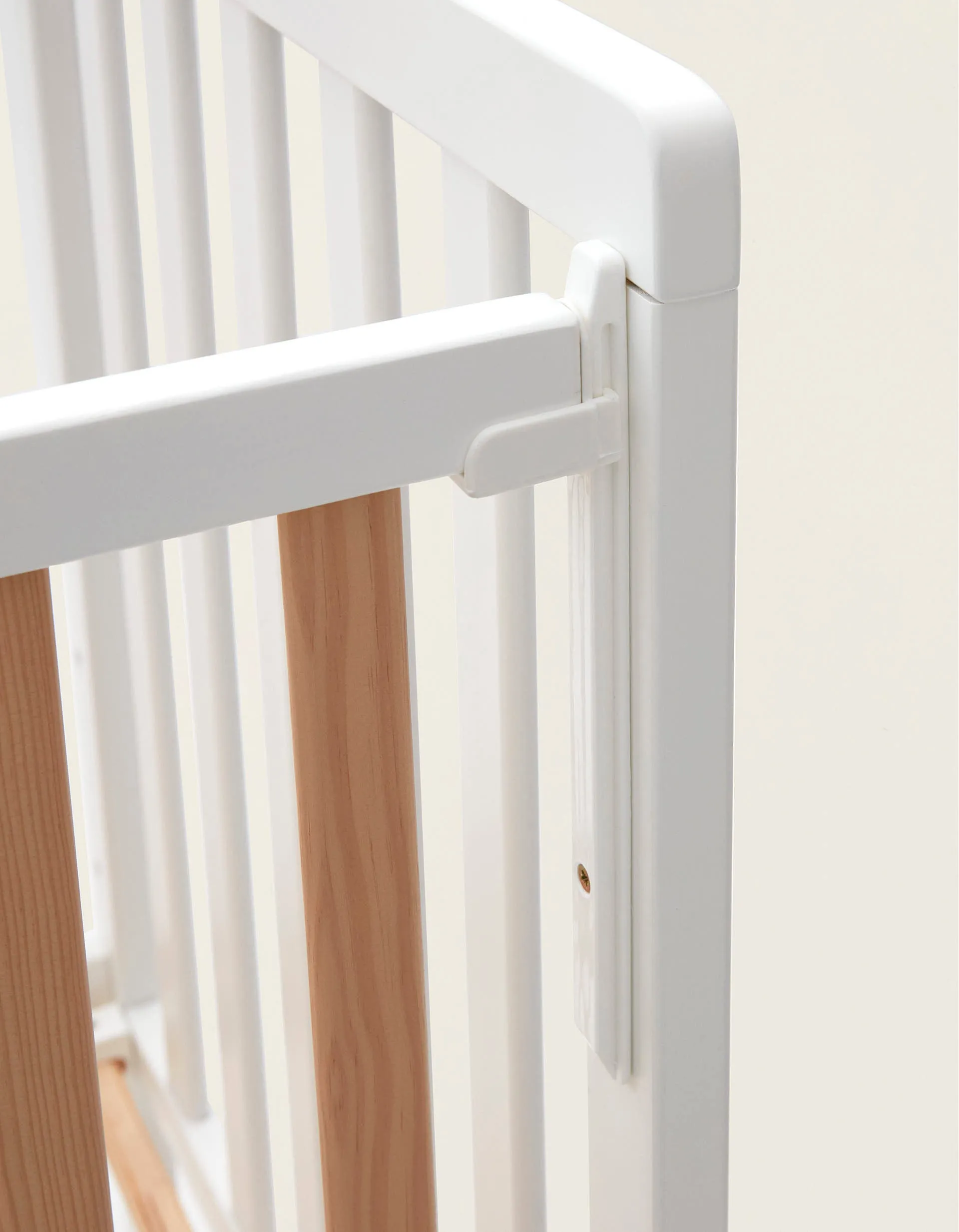 Two-Colour Cot Zy Baby