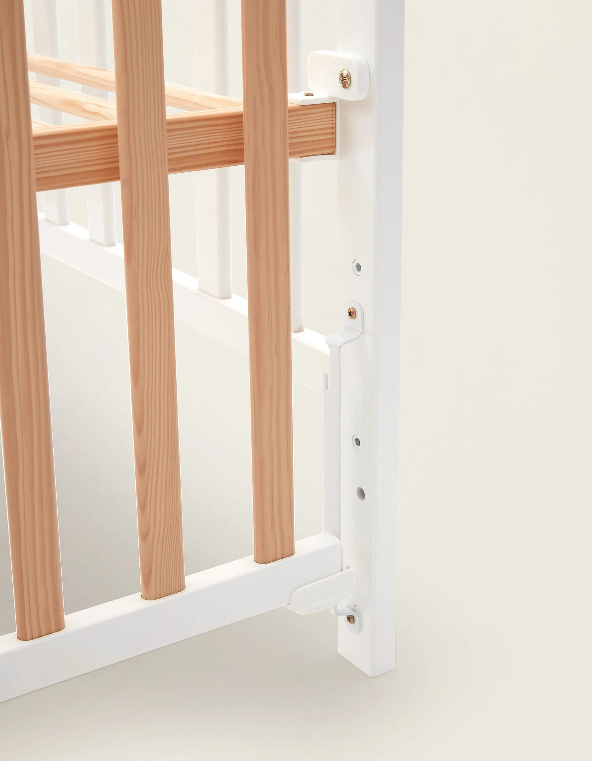 Two-Colour Cot Zy Baby