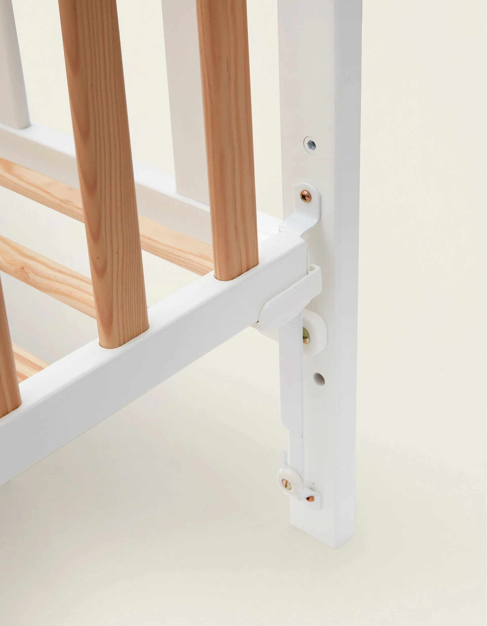 Two-Colour Cot Zy Baby