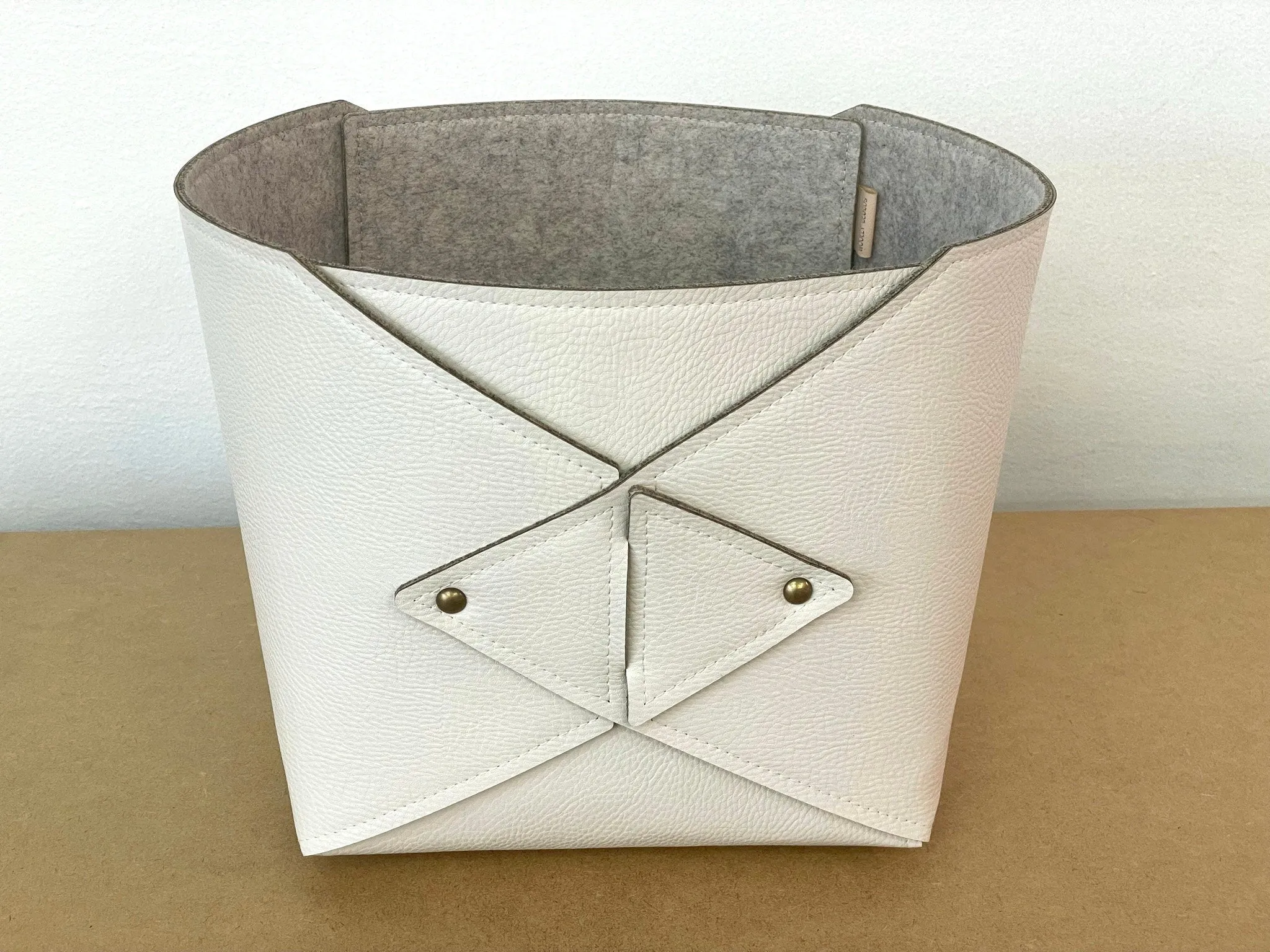 Vegan Leather Storage Bin - Faux leather   Felt